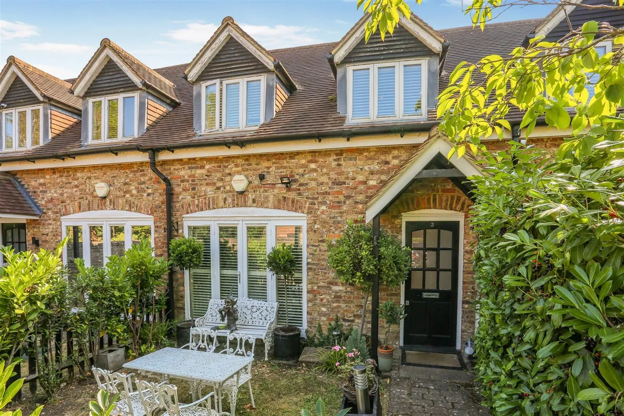 2 bed property for sale — Barn Cottages, Church Road, Wallington, SM6 7NW