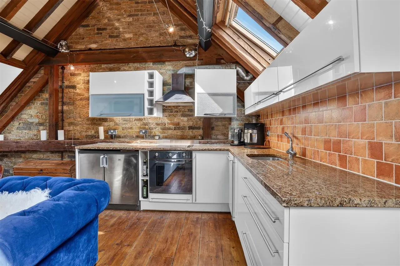 Barn Cottages, Church Road, Wallington, SM6 7NW, photo 3