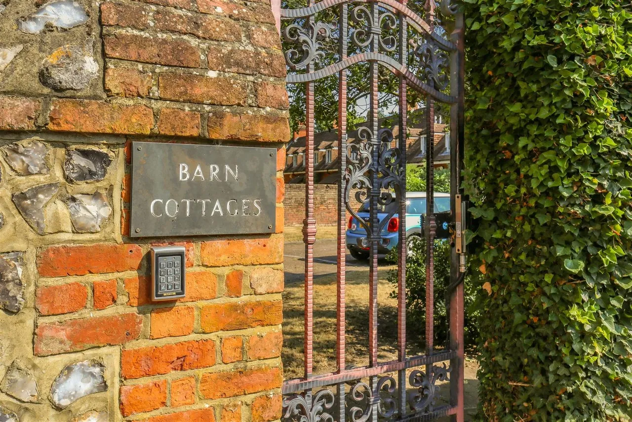 Barn Cottages, Church Road, Wallington, SM6 7NW, photo 5