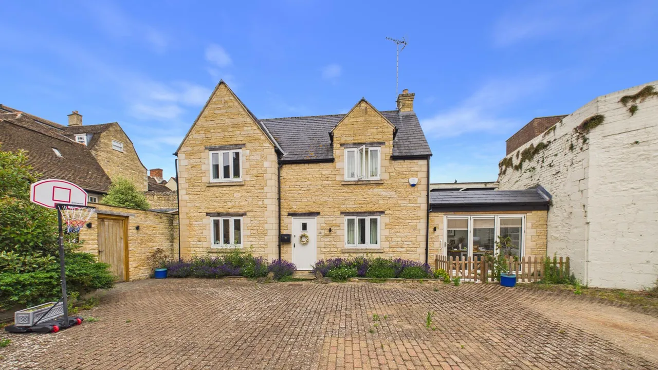 3 bed house for sale, Ironmonger Street, Stamford
