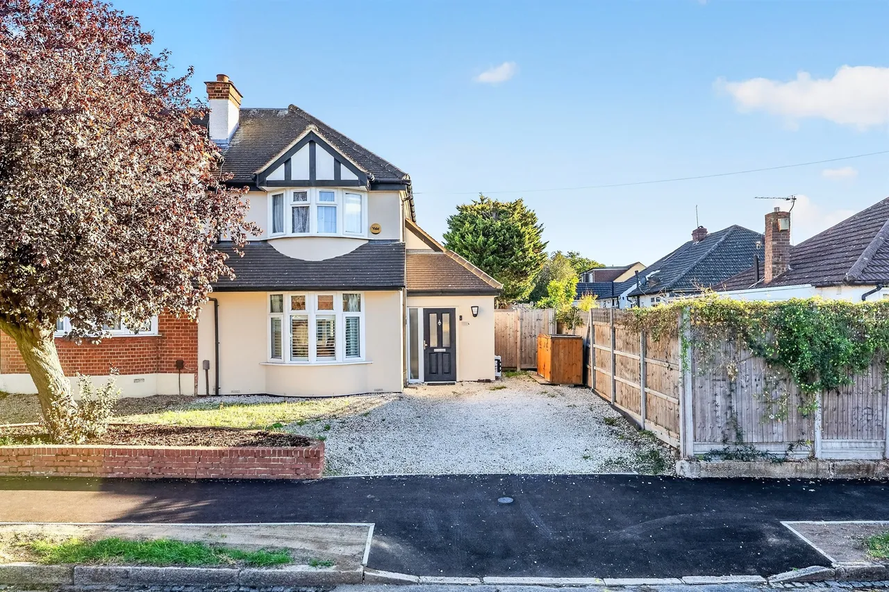 2 bed house for sale, Victory Avenue, Morden, SM4