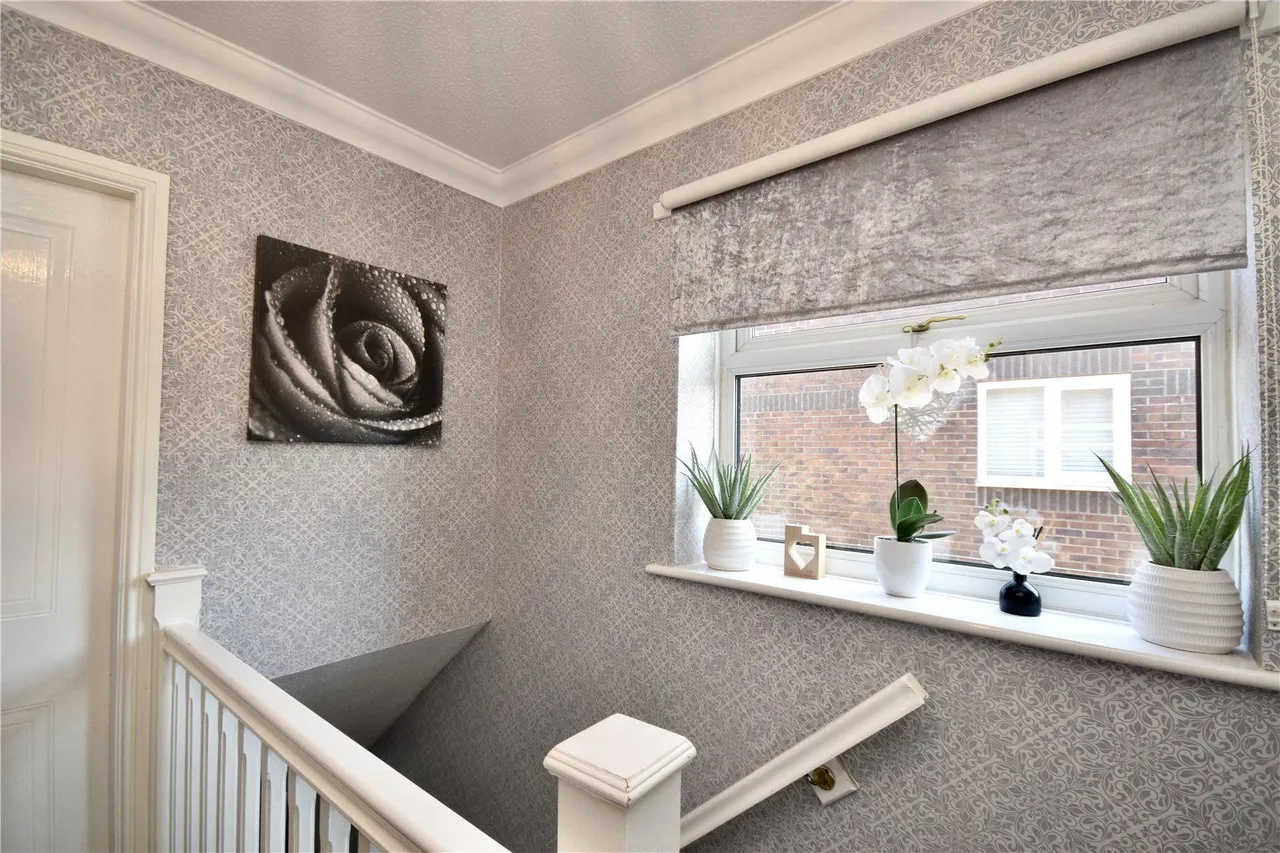 Luzley Brook Road, Royton, OL2, photo 11