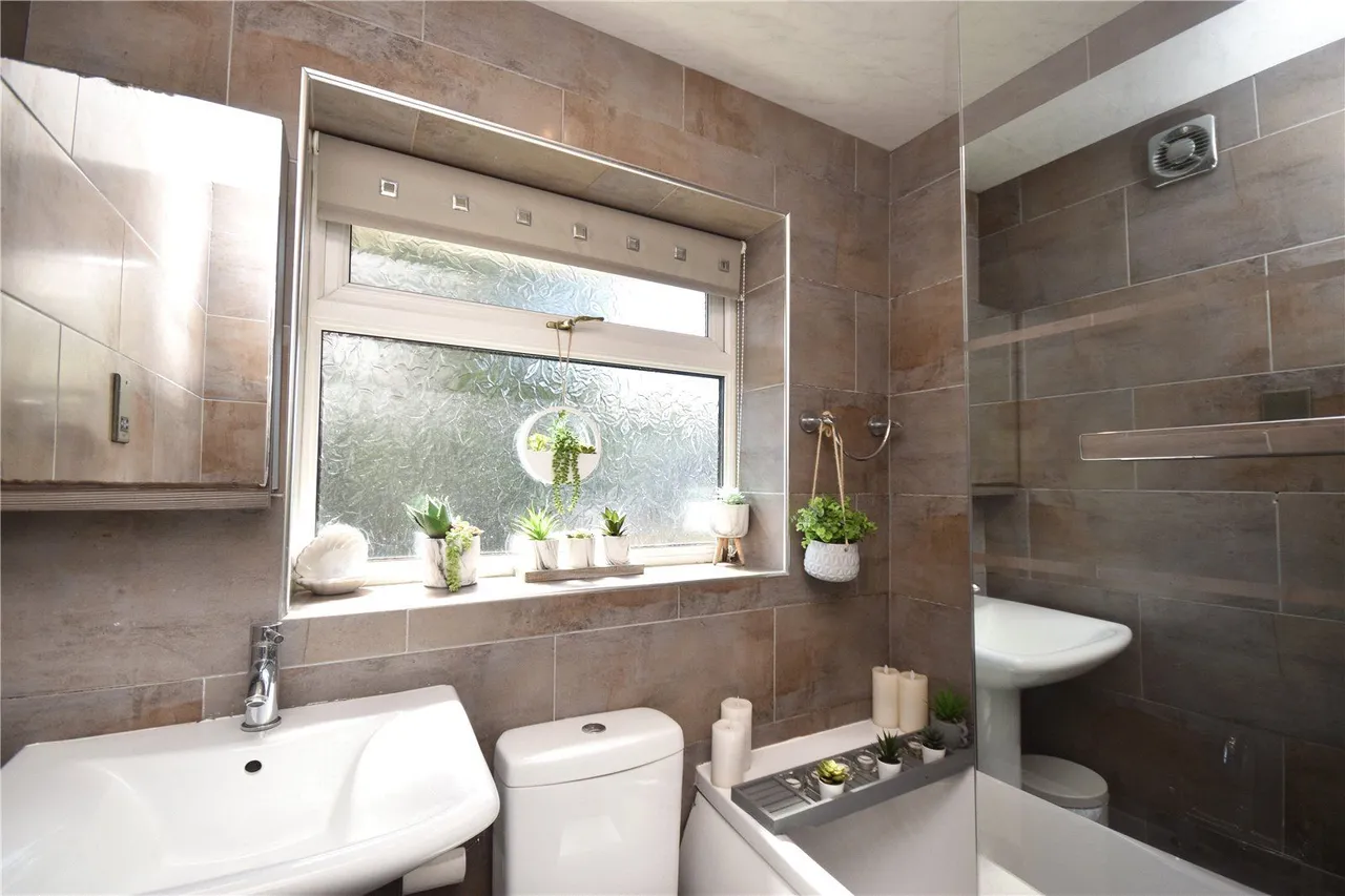 Luzley Brook Road, Royton, OL2, photo 15