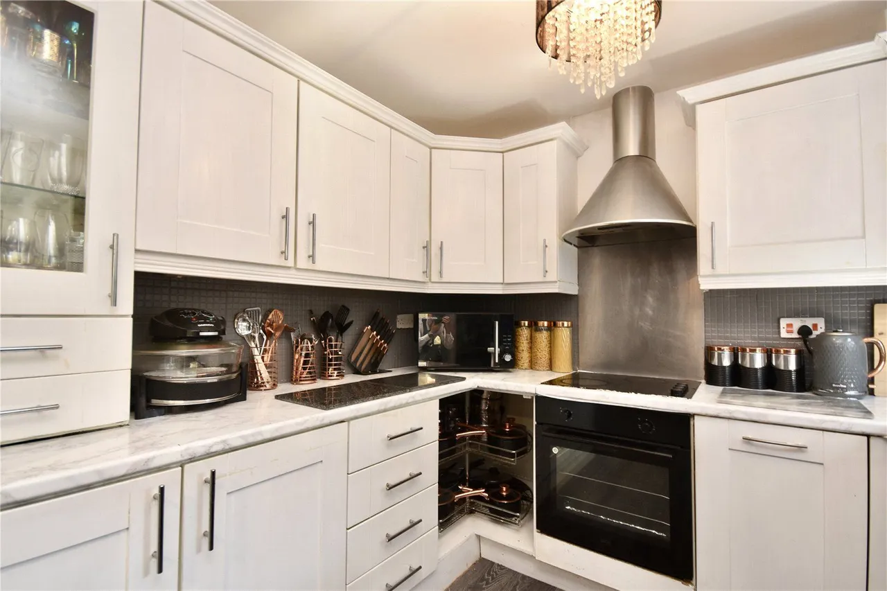 Luzley Brook Road, Royton, OL2, photo 5