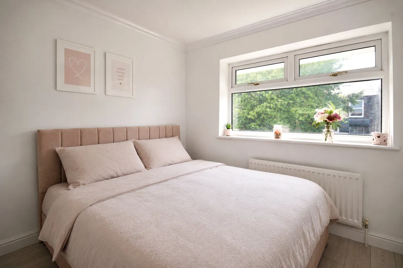 Luzley Brook Road, Royton, OL2, photo 16
