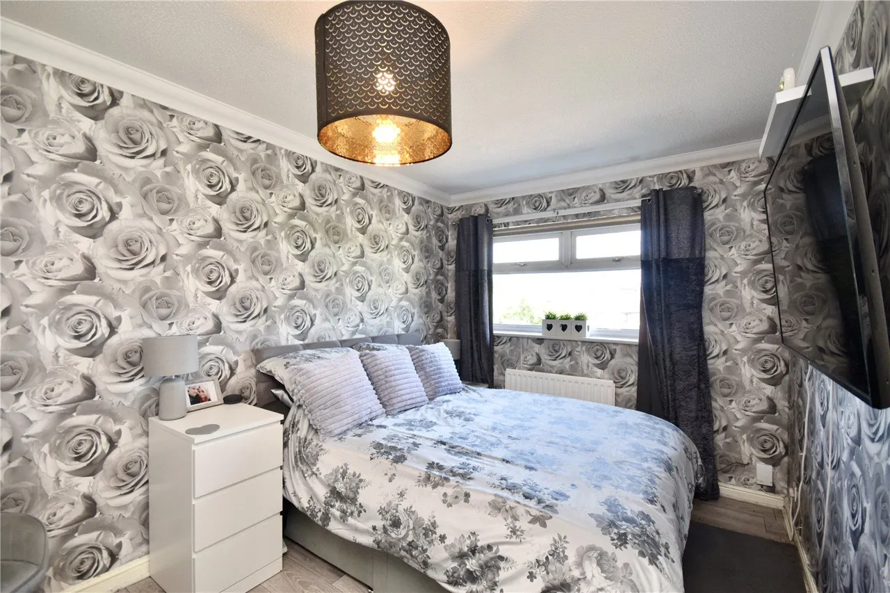 Luzley Brook Road, Royton, OL2, photo 12
