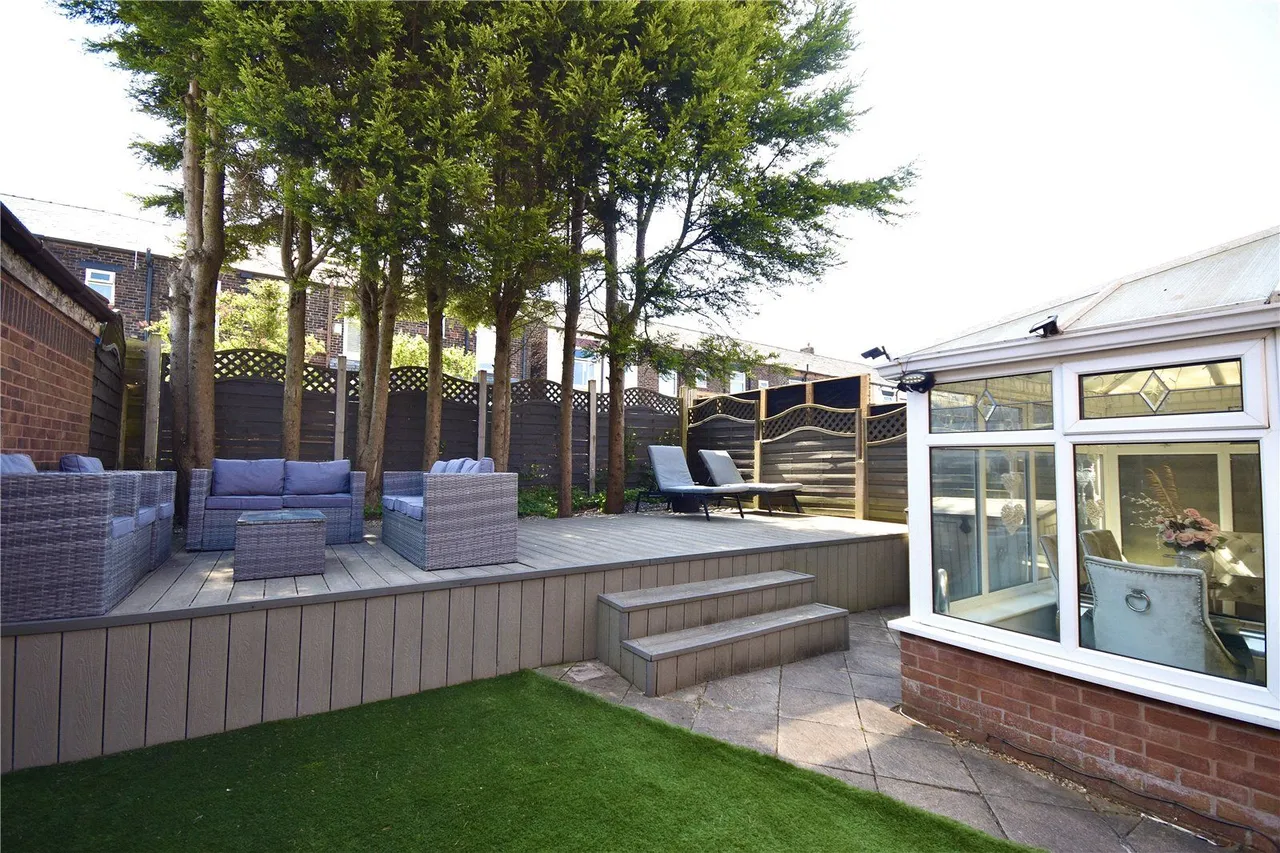 Luzley Brook Road, Royton, OL2, photo 9