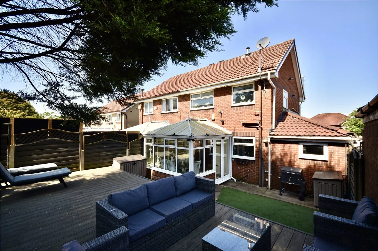 Luzley Brook Road, Royton, OL2, photo 8
