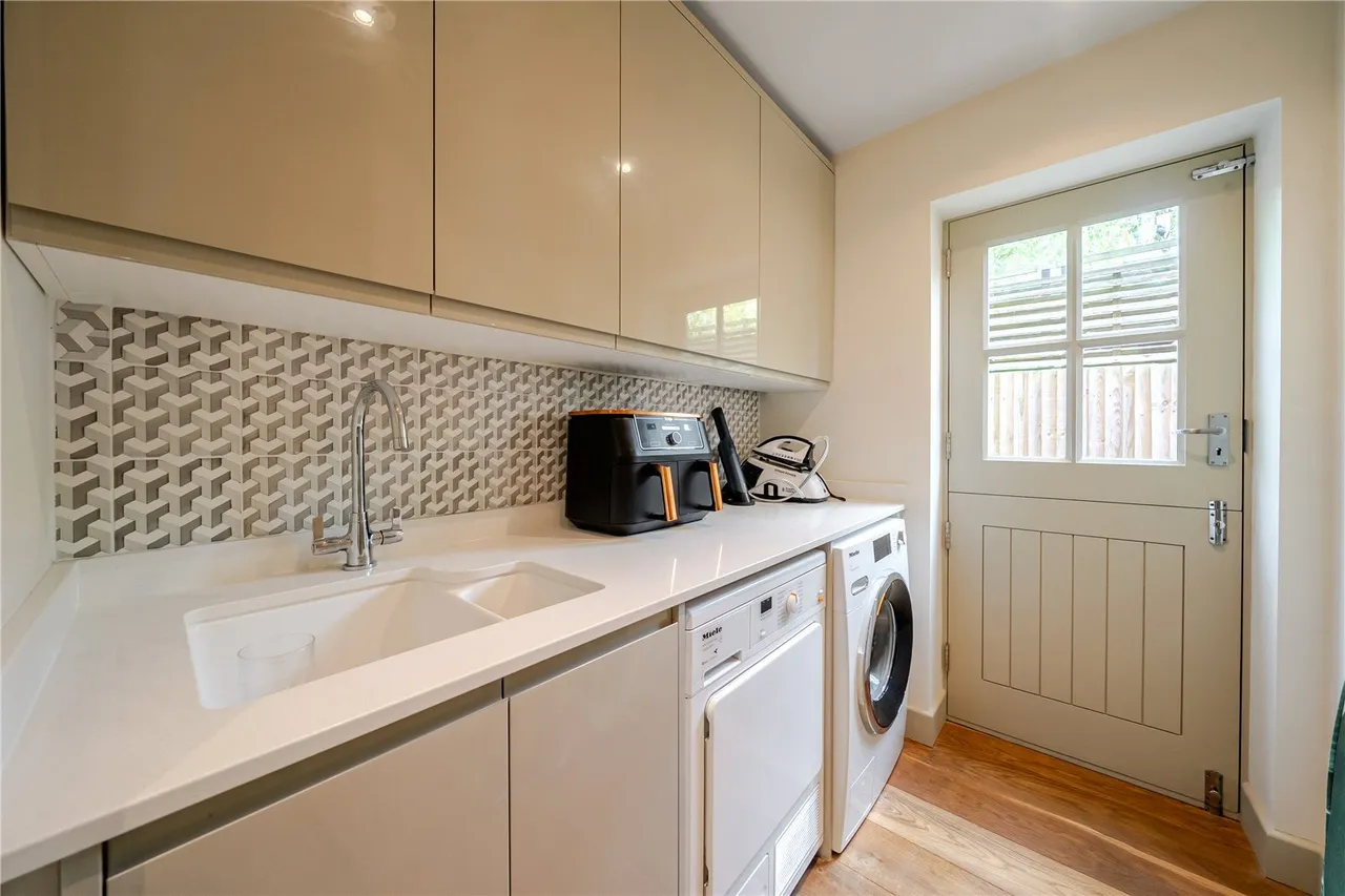 Meadowbank, SE3, photo 24