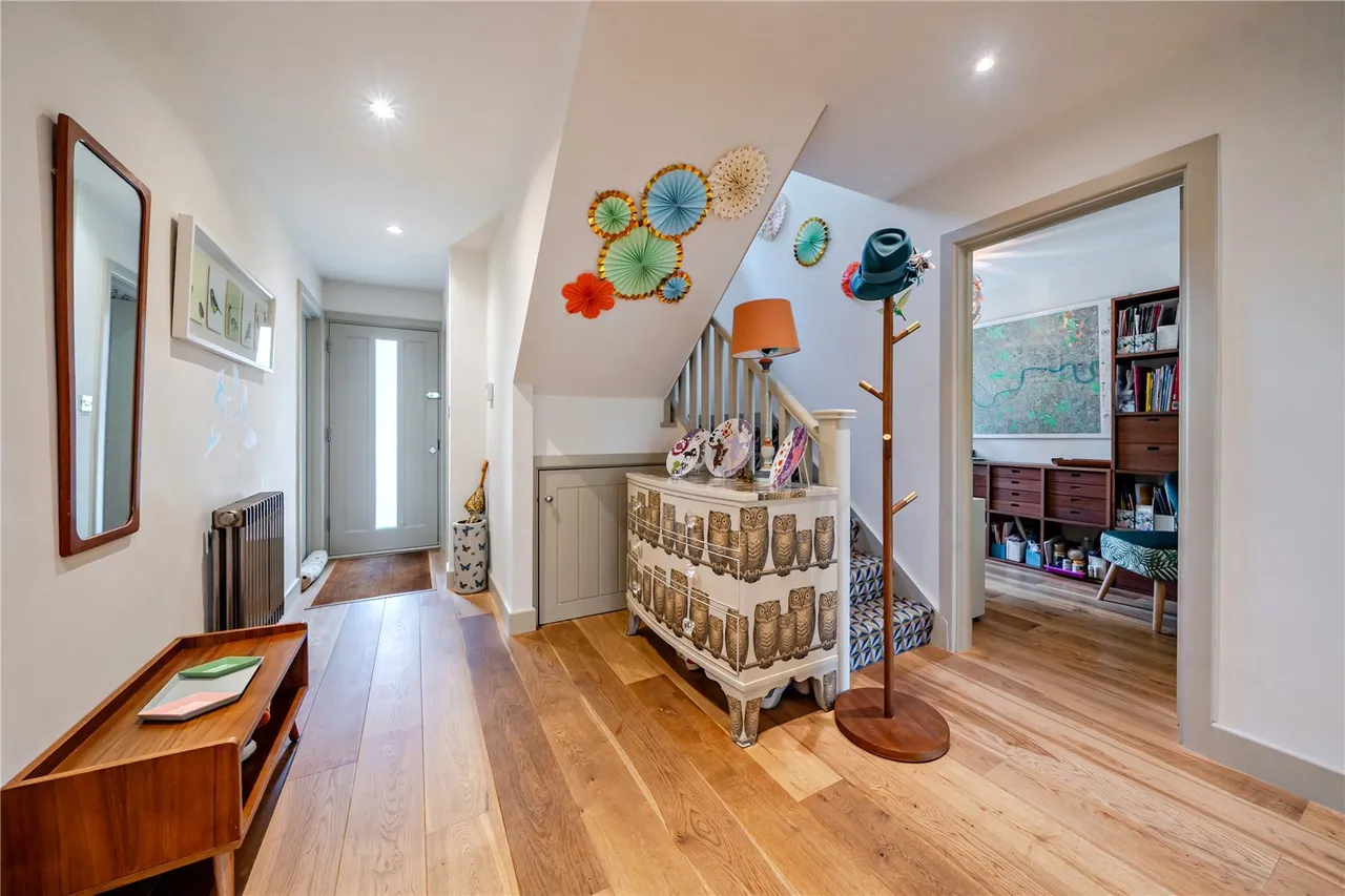Meadowbank, SE3, photo 27
