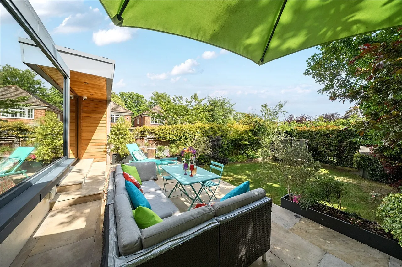 Meadowbank, SE3, photo 39