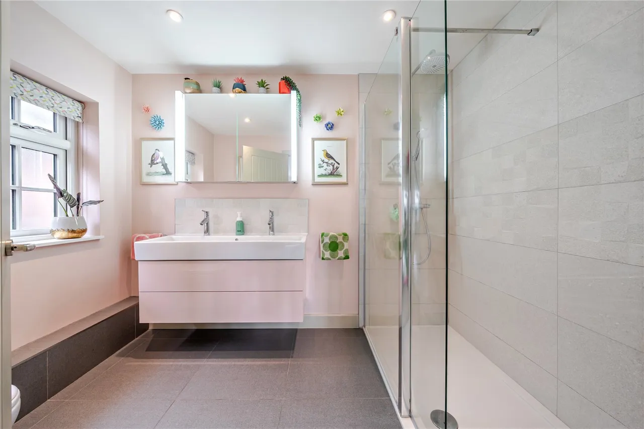 Meadowbank, SE3, photo 12