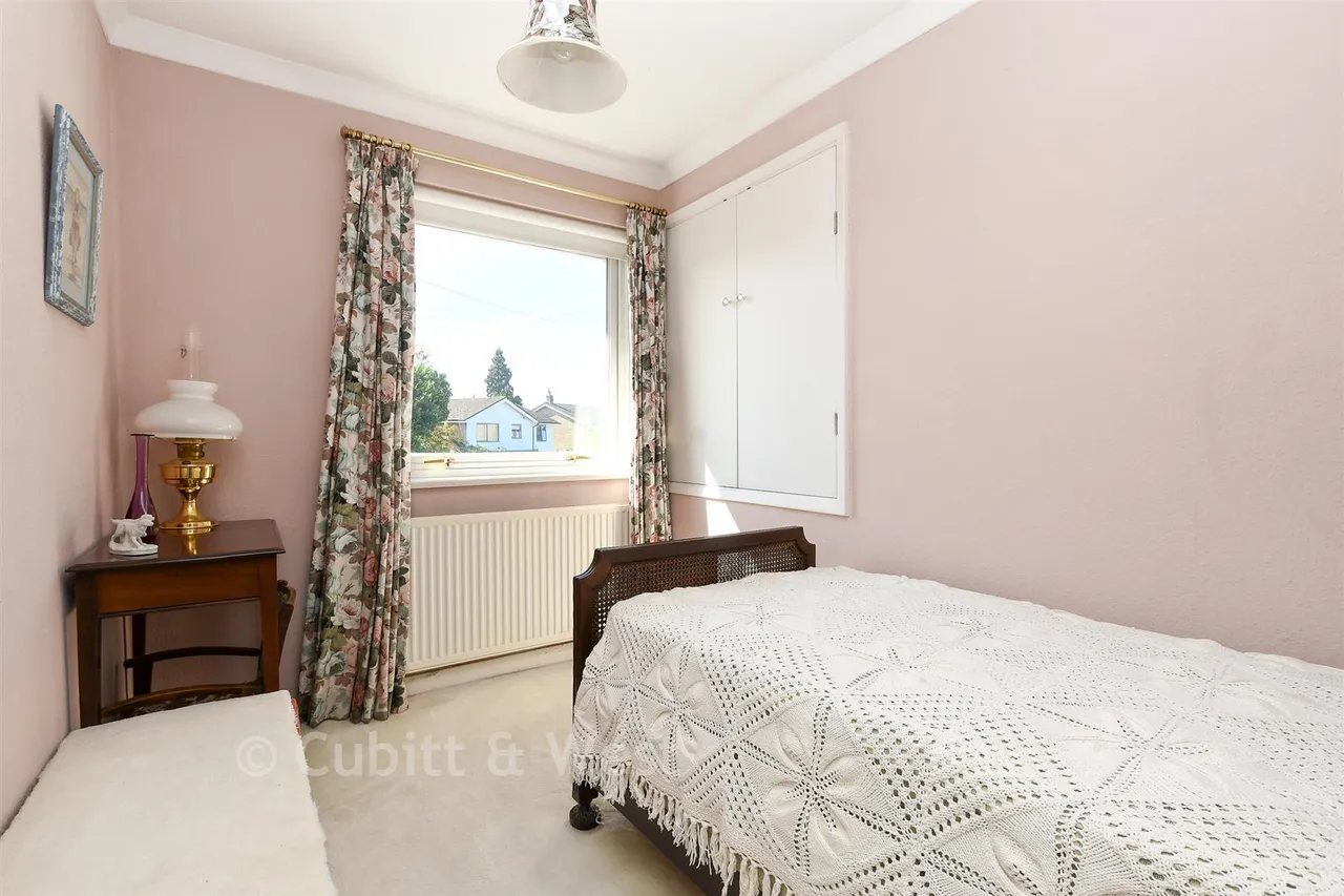 Burnham Drive, Reigate, RH2, photo 10
