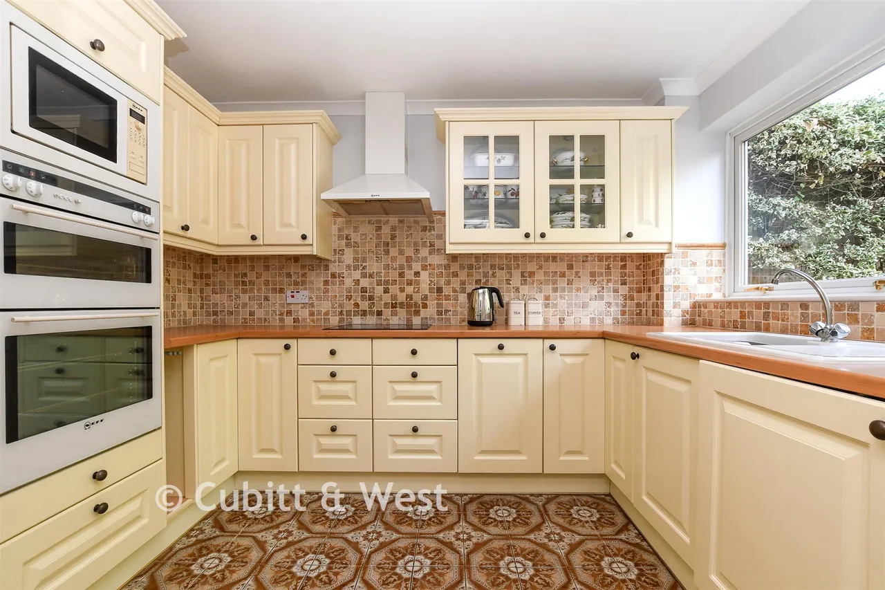 Burnham Drive, Reigate, RH2, photo 4