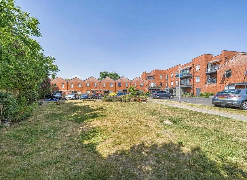 Reservoir Way, Willesden, NW10, photo 10