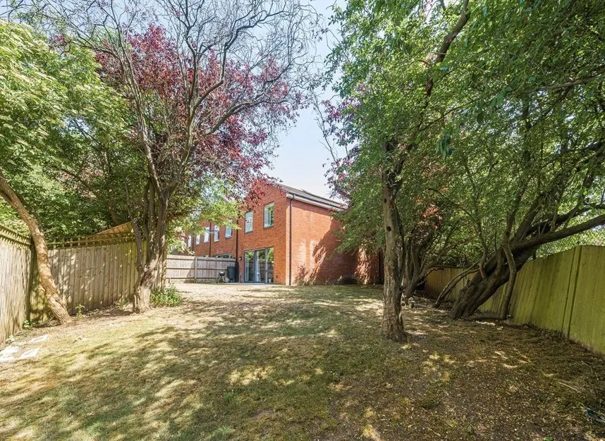 Reservoir Way, Willesden, NW10, photo 9