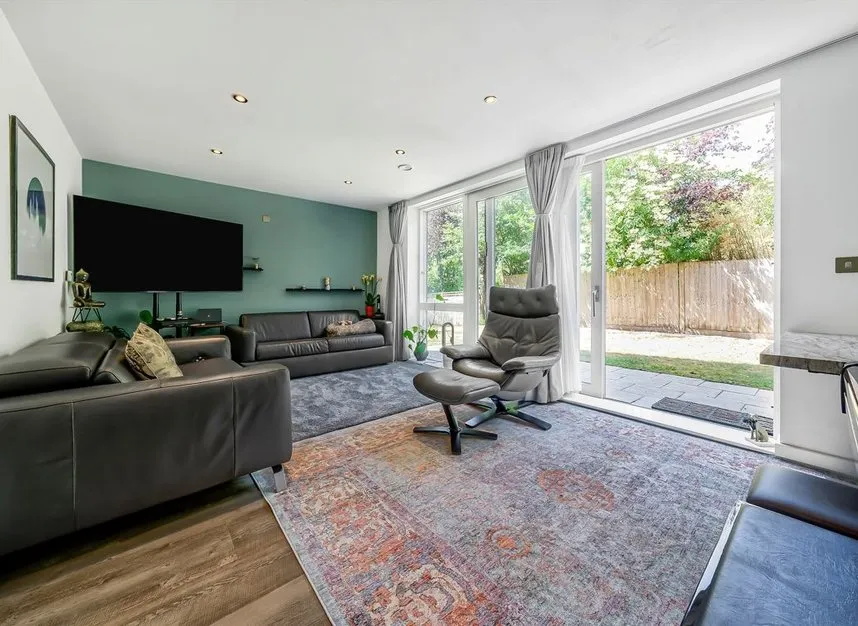 Reservoir Way, Willesden, NW10, photo 2