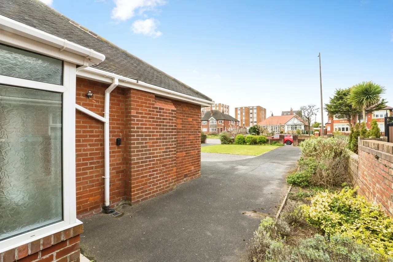 Clifton Drive North, Lytham St. Annes, FY8, photo 27