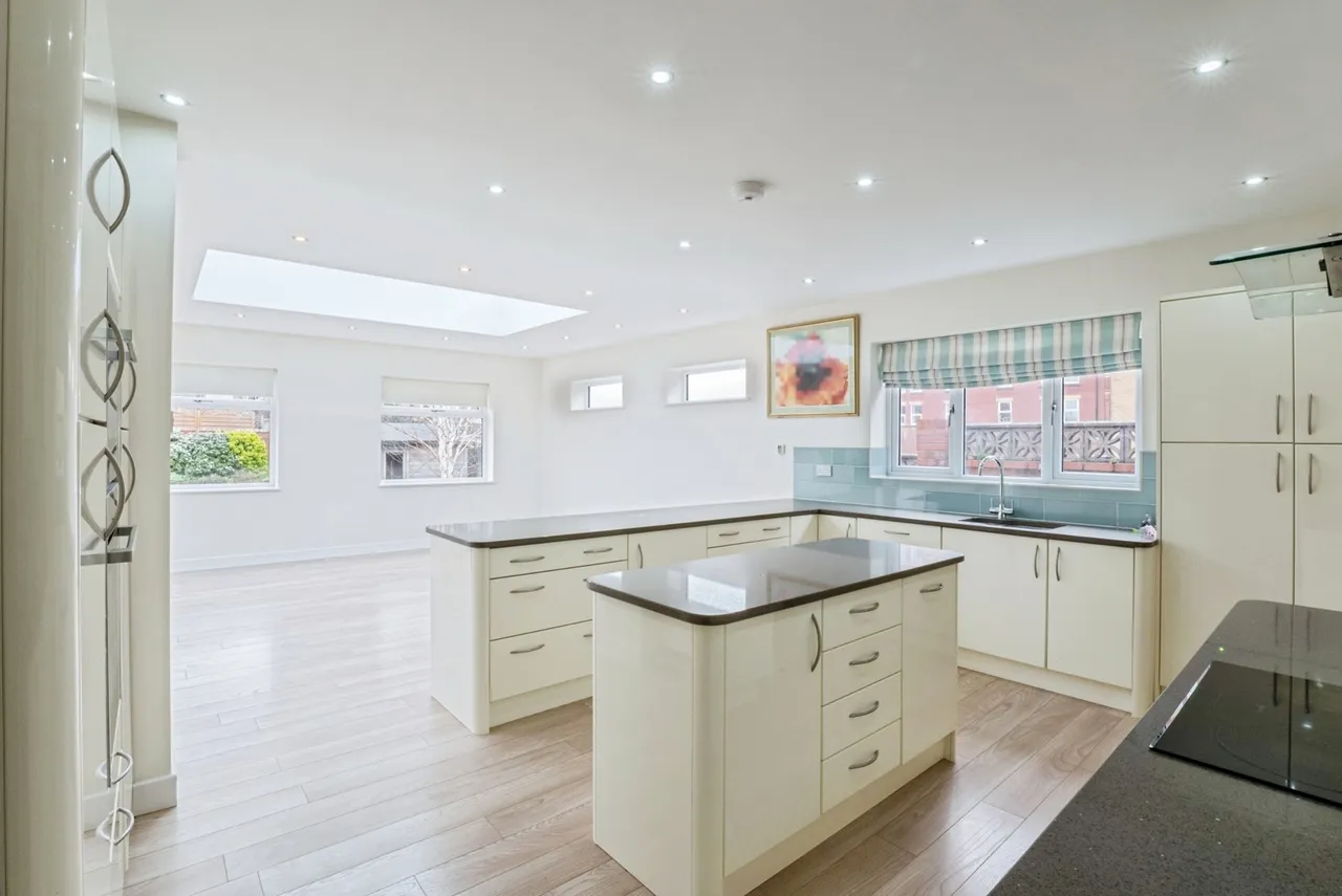 Clifton Drive North, Lytham St. Annes, FY8, photo 12