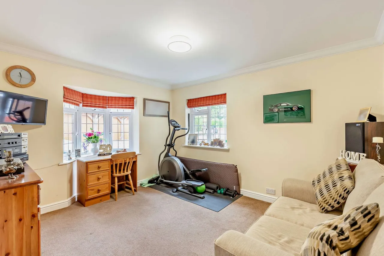 Pines Road, Liphook, GU30, photo 8