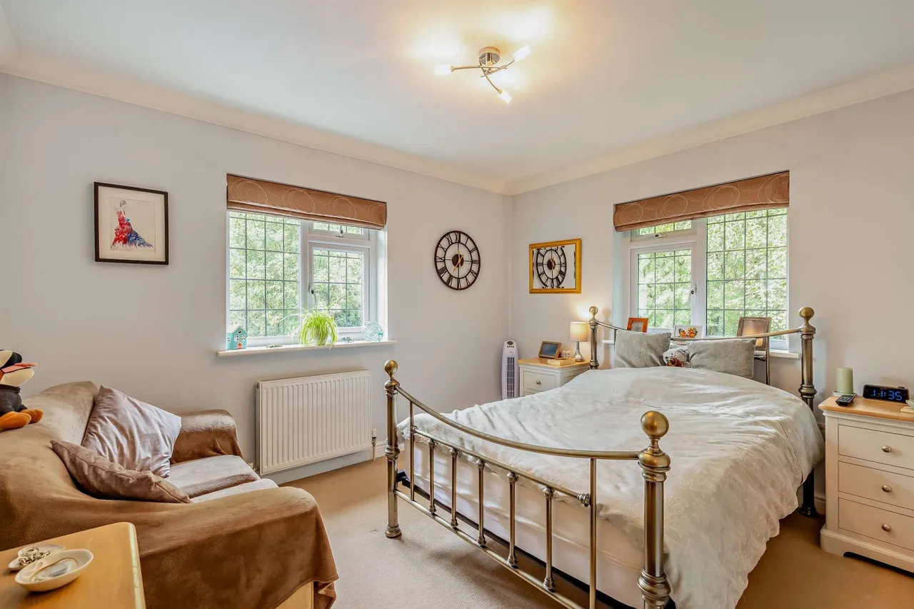 Pines Road, Liphook, GU30, photo 11