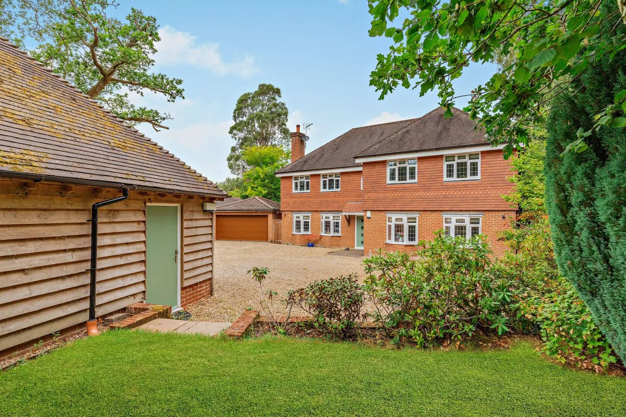 Pines Road, Liphook, GU30, photo 10
