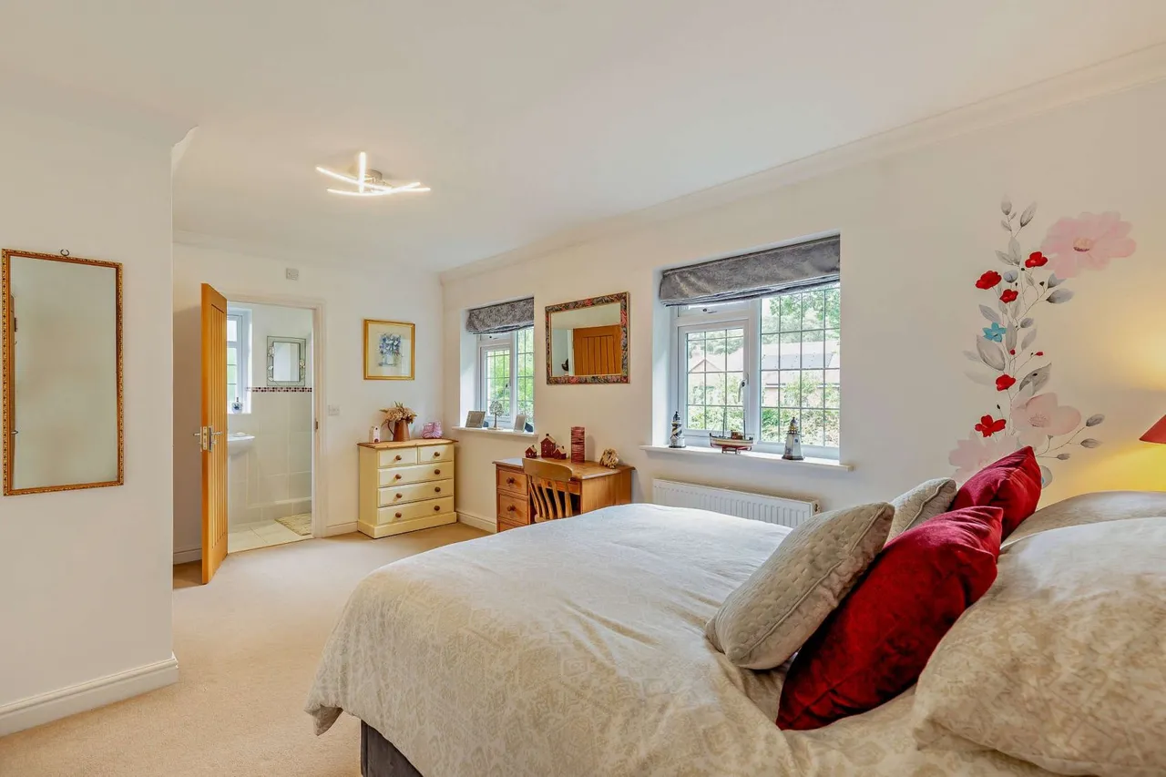 Pines Road, Liphook, GU30, photo 12