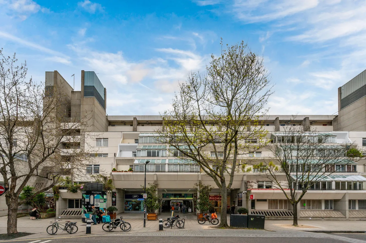 Flat 212, Foundling Court, Brunswick Centre, London, photo 2