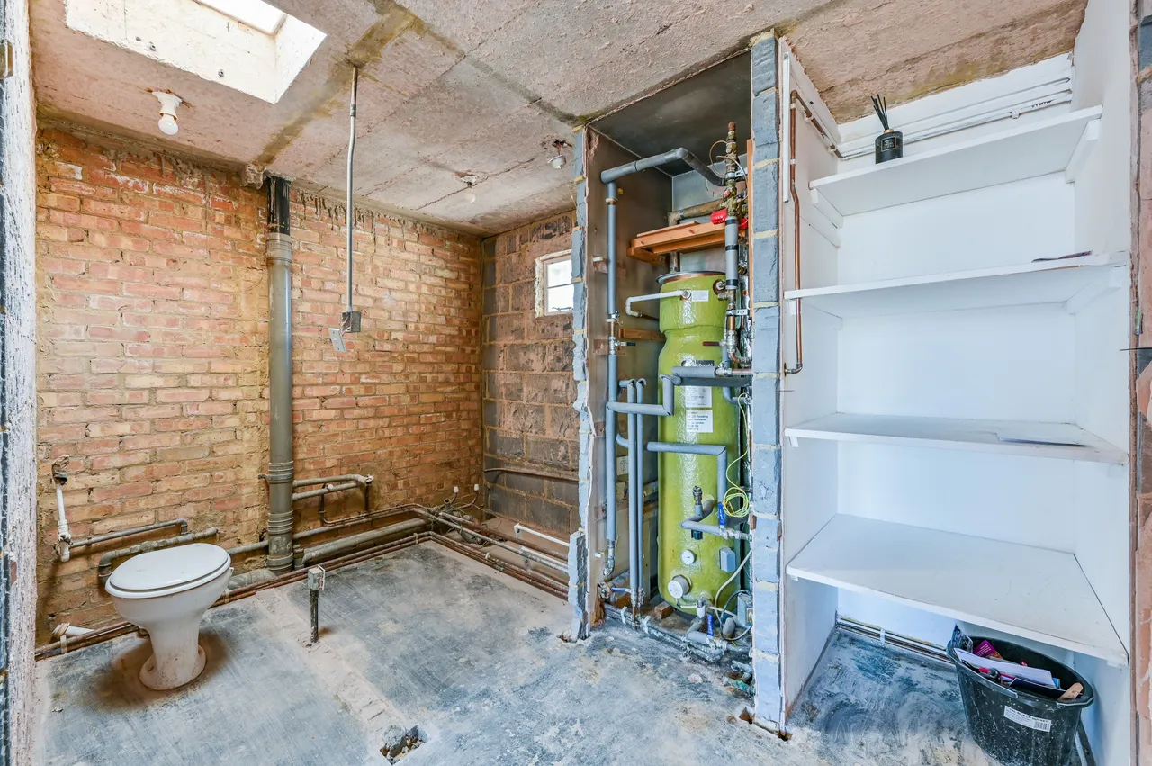 Flat 212, Foundling Court, Brunswick Centre, London, photo 8