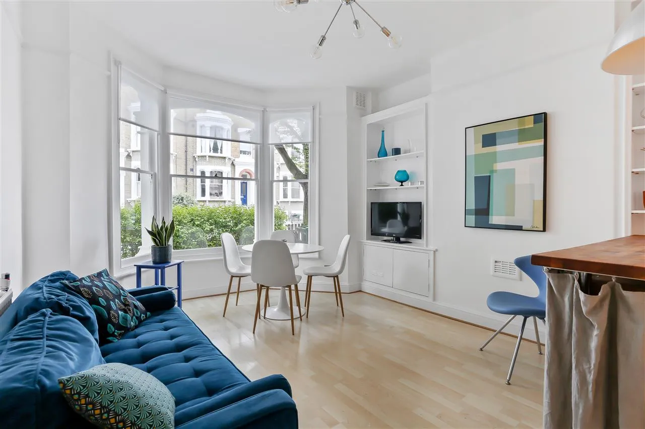 2 bed flat for sale — Tabley Road, London