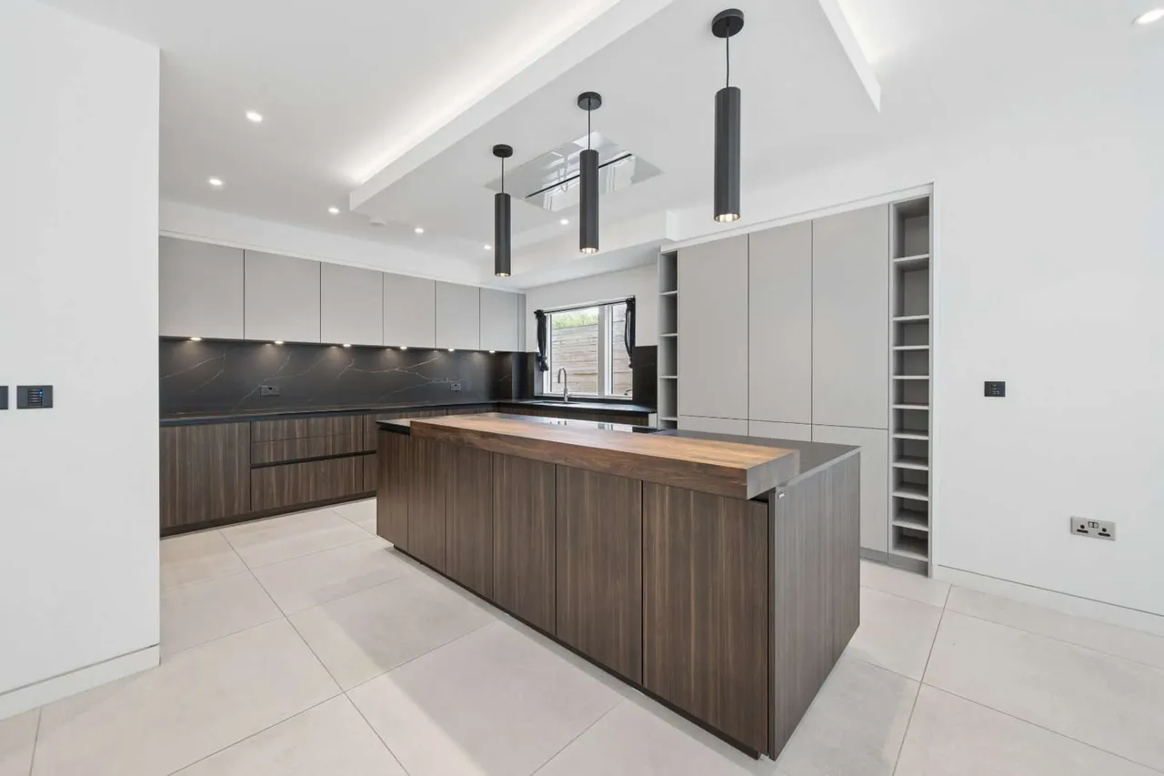 Blueberry Road, Bowdon, Altrincham, WA14 3LS, photo 2