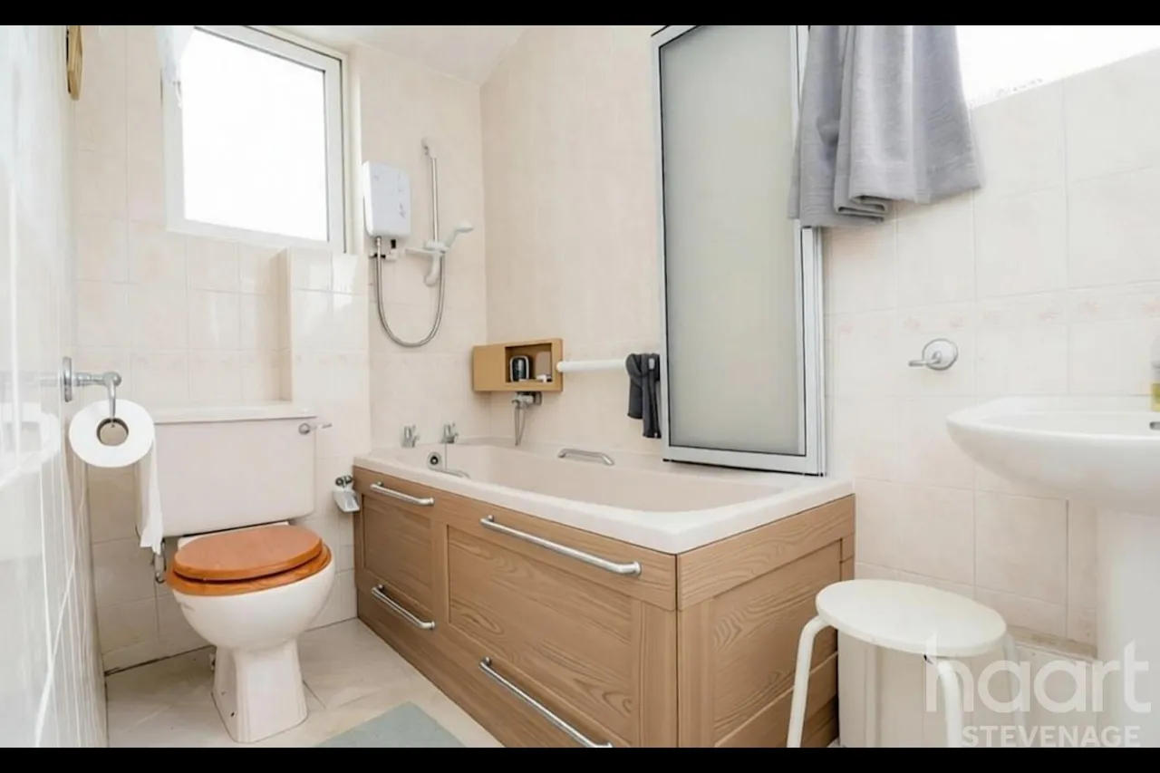 The Hawthorns, Stevenage, SG1, photo 17
