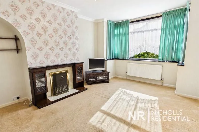 Bolton Road, Chessington, KT9, photo 3