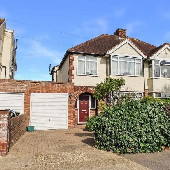 Bolton Road, Chessington, KT9, photo 19