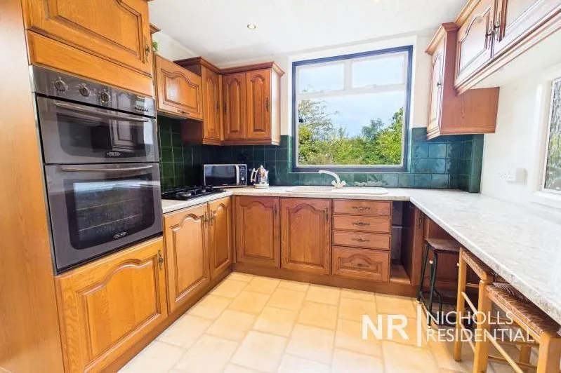 Bolton Road, Chessington, KT9, photo 6