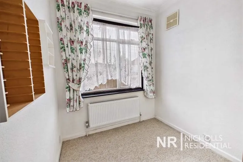 Bolton Road, Chessington, KT9, photo 15