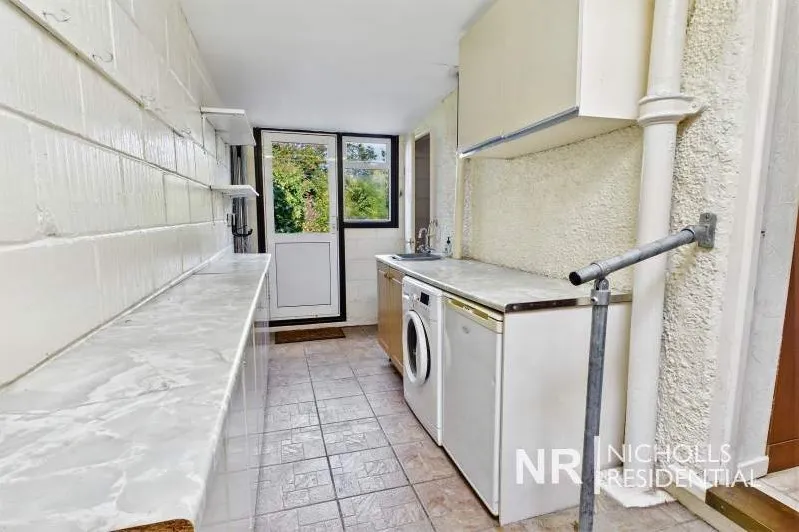 Bolton Road, Chessington, KT9, photo 8