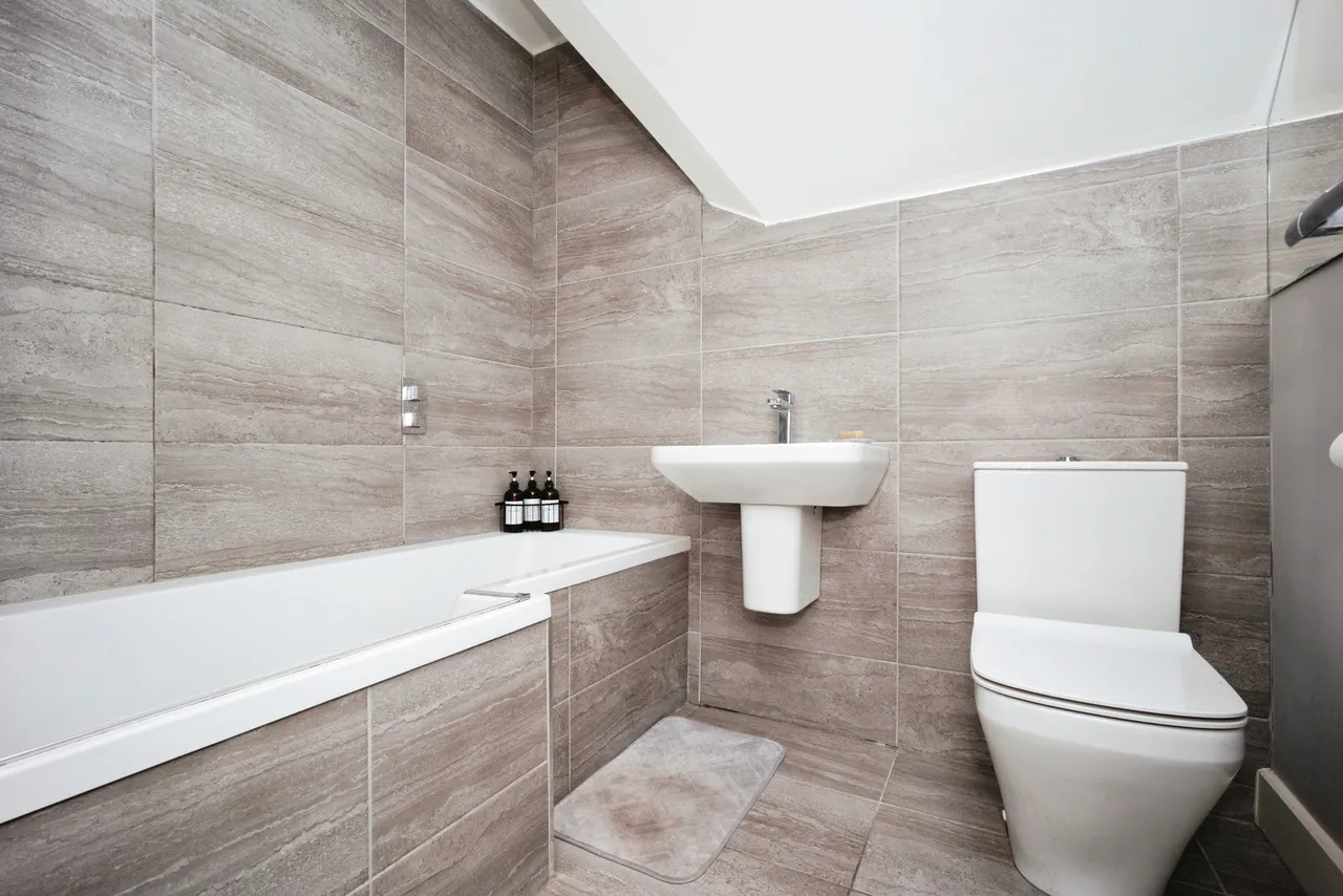 Crown Green Close, Heaton Mersey, photo 12