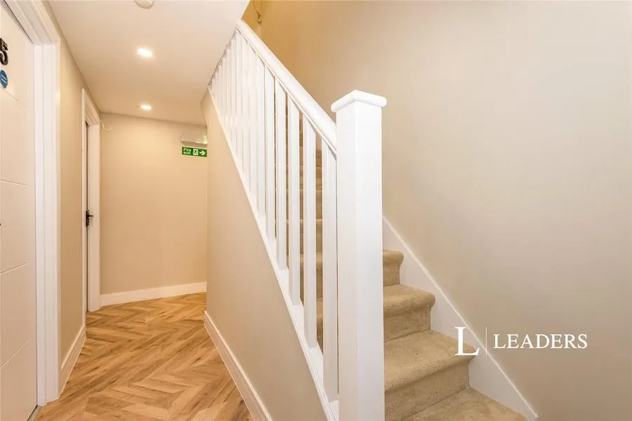 Sherwood Crescent, Reigate, RH2, photo 5