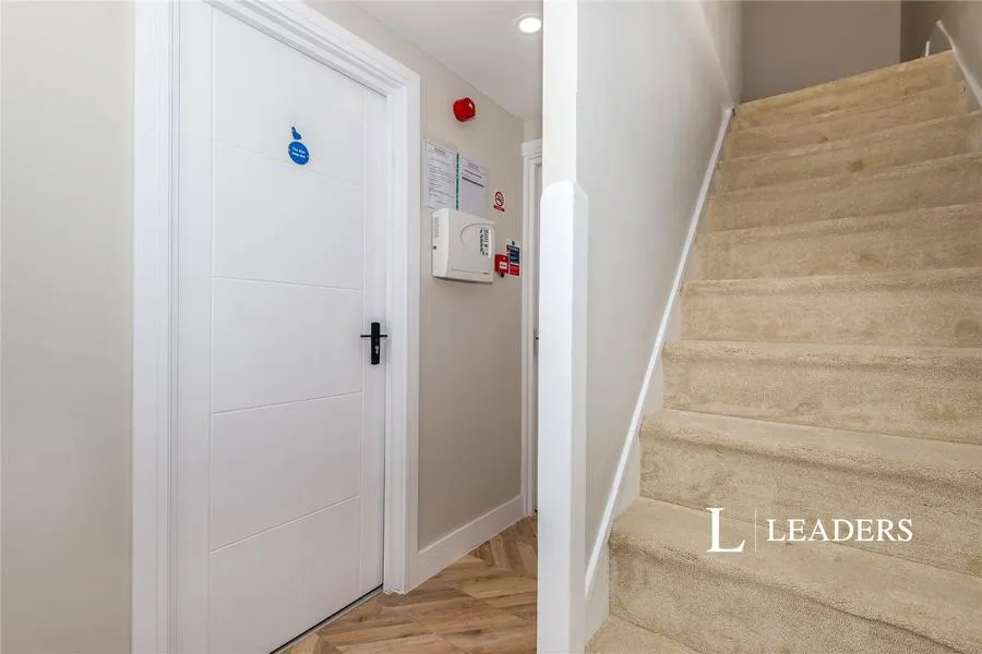 Sherwood Crescent, Reigate, RH2, photo 4