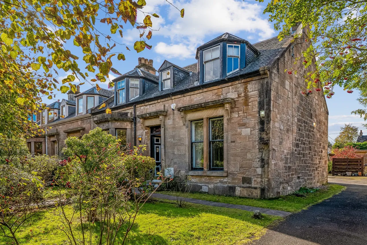 4 bed house for sale, Caldercuilt Road, Elgin Cottage, G20