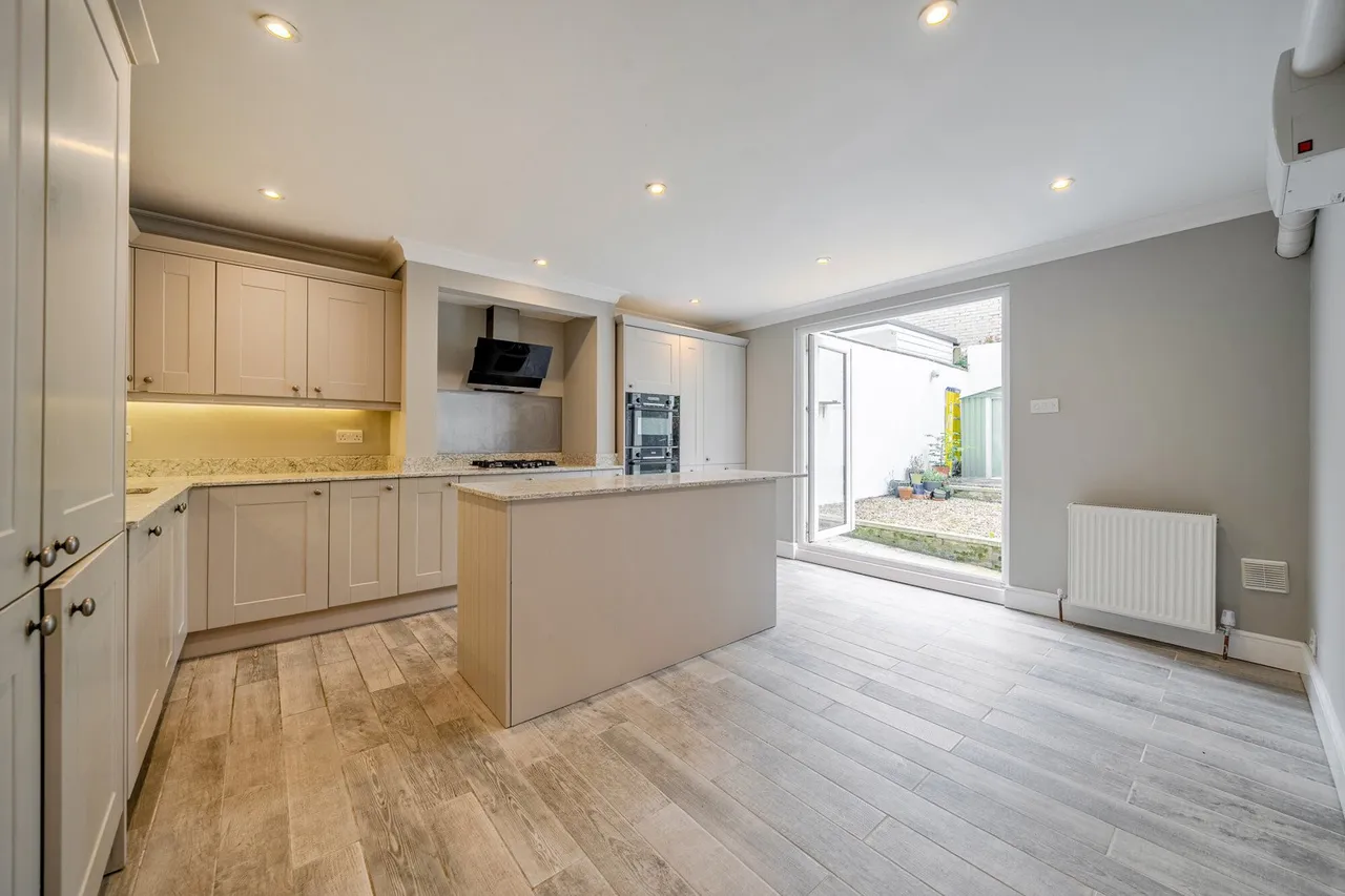 2 bed flat for sale — Waldegrave Road, SE19