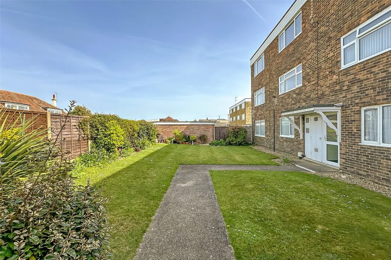 Overstrand Avenue, Rustington, BN16, photo 9