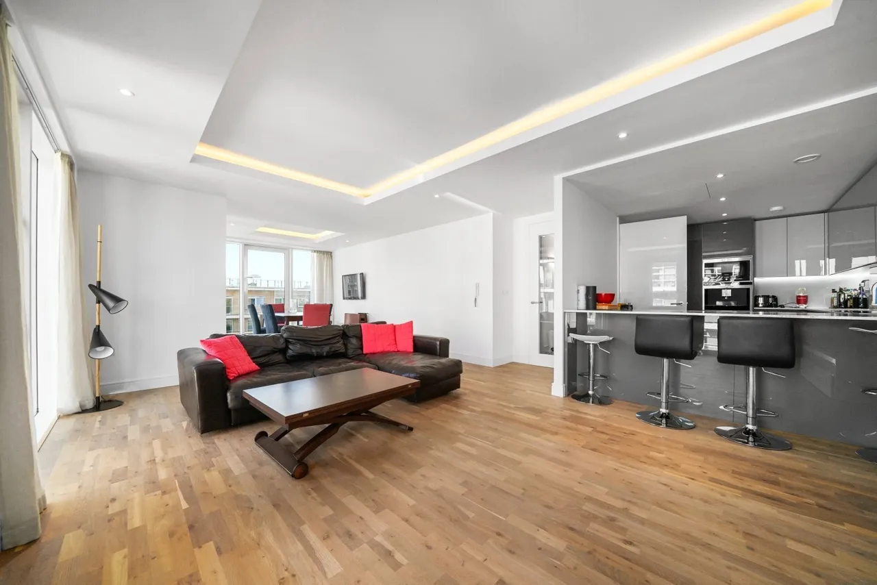 2 bed flat for sale, Juniper Drive, Wandsworth, SW18
