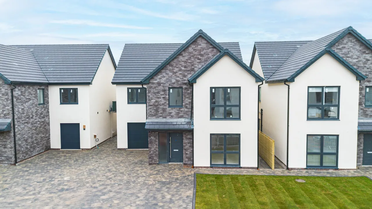 4 bed house for sale — Lane End Mews, Twiss Green Lane, Warrington, Culcheth, WA3 4DJ