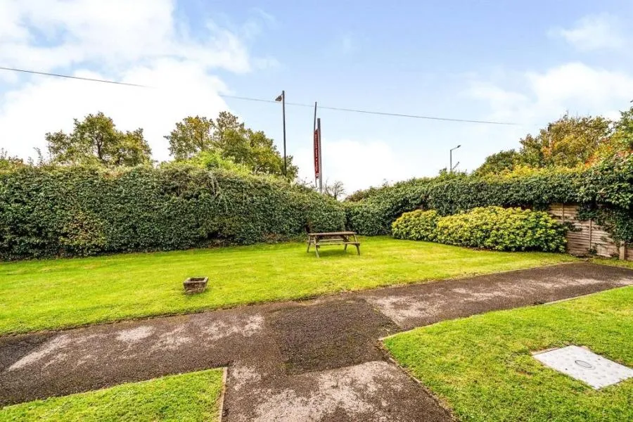 Bath Road, Taplow, SL6, photo 9