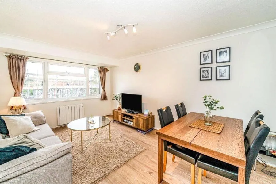 Bath Road, Taplow, SL6, photo 2