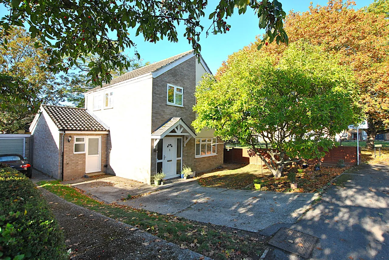 3 bed house for sale, Barton Drive, Kedington, CB9
