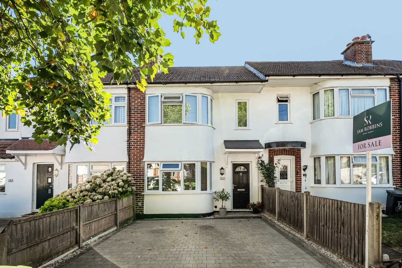 3 bed house for sale — Lynmouth Drive, Ruislip, HA4
