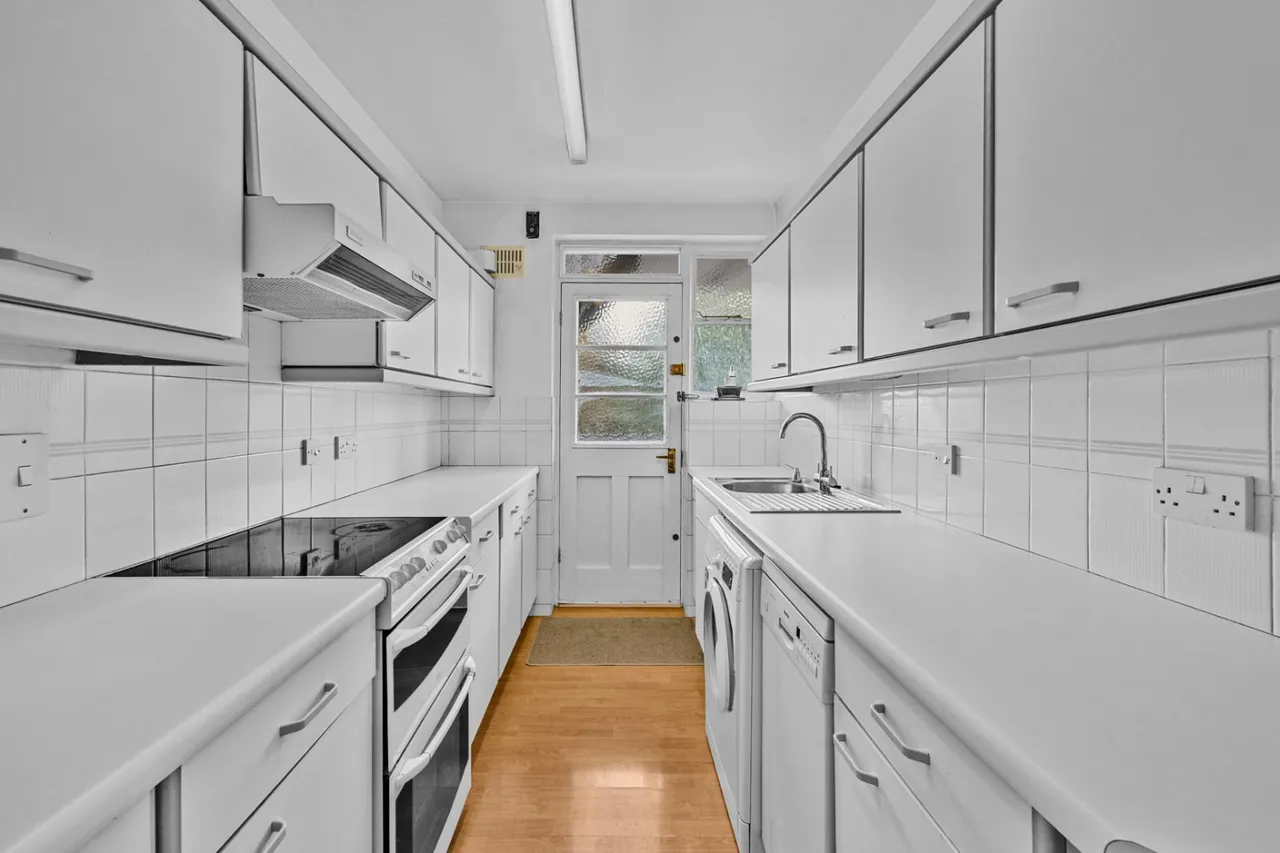 2 bed flat for sale, St. Leonards Road, London, SW14